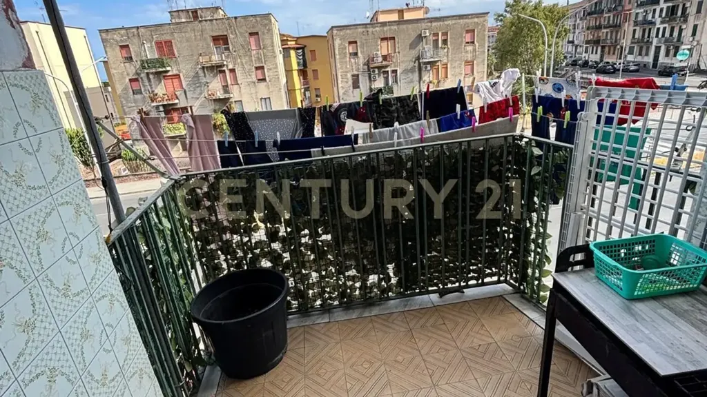 Balcon - Spacious Flat to Renovate in Catania
