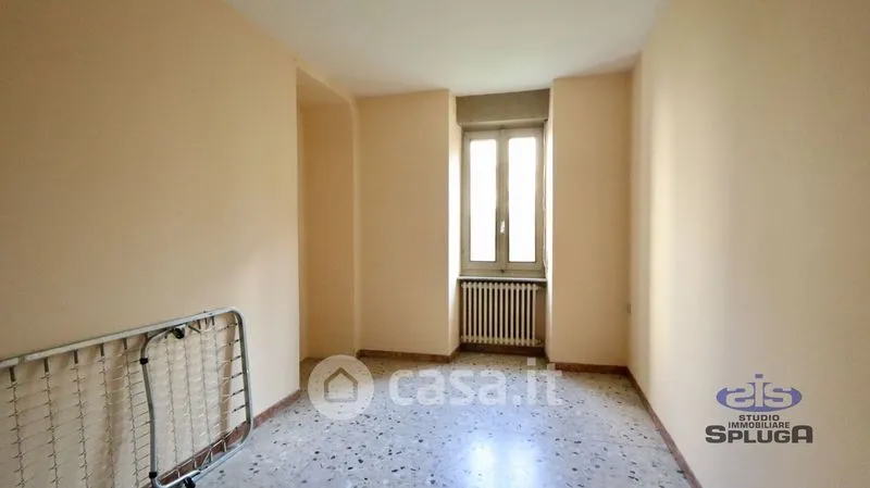 Pièces - Four-Bedroom Apartment in Talamona Centre