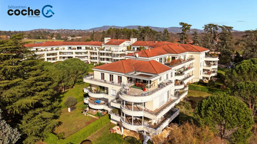 Vue aérienne - Rooftop avec Solarium au Domaine de Charbonnières