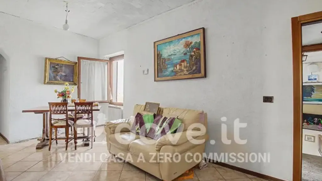 Séjour - Apartment with Balcony in Luino's Historic Centre