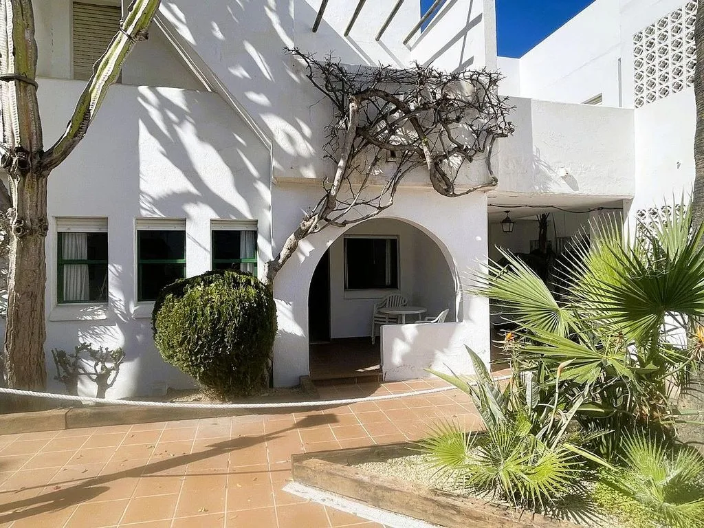 Aed - Ground Floor Apartment with Pool View in Vera
