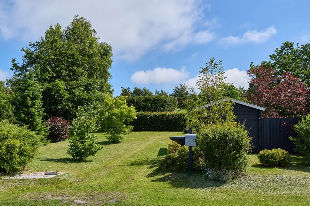 Garden - Well-Maintained Summerhouse with Garden in Rågeleje