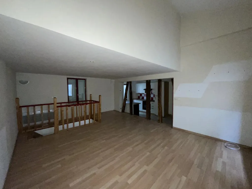 Séjour - Appartement Triplex en Centre-Ville à Réalmont