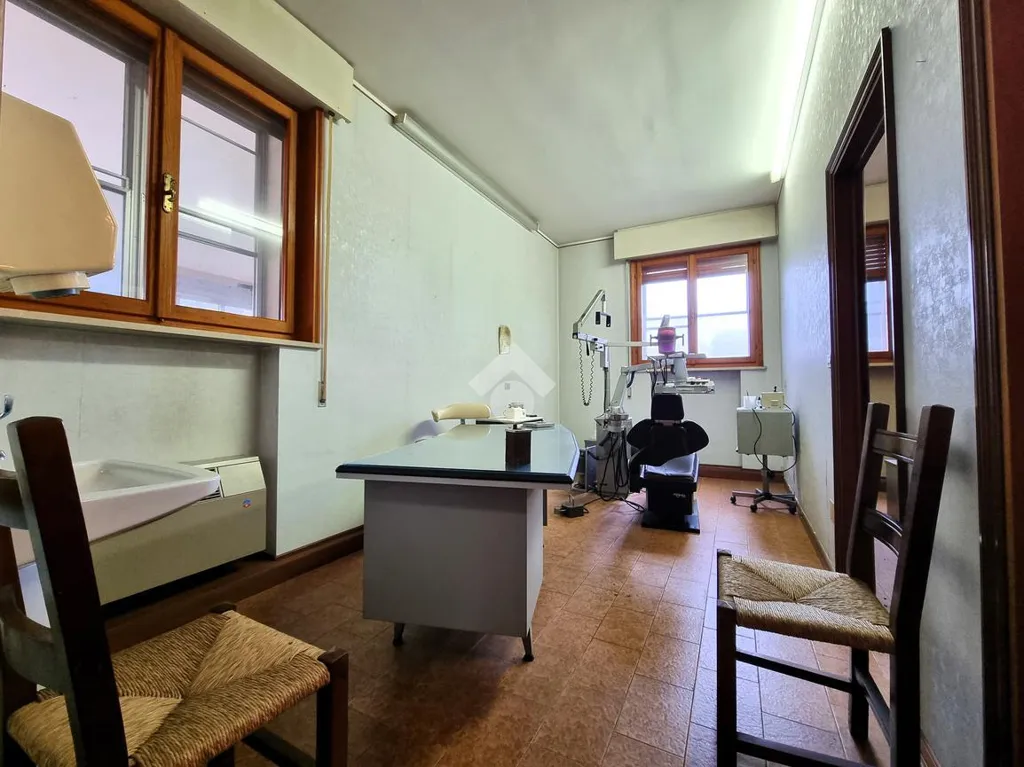Bureau - Villa with Garden in Borgo Virgilio