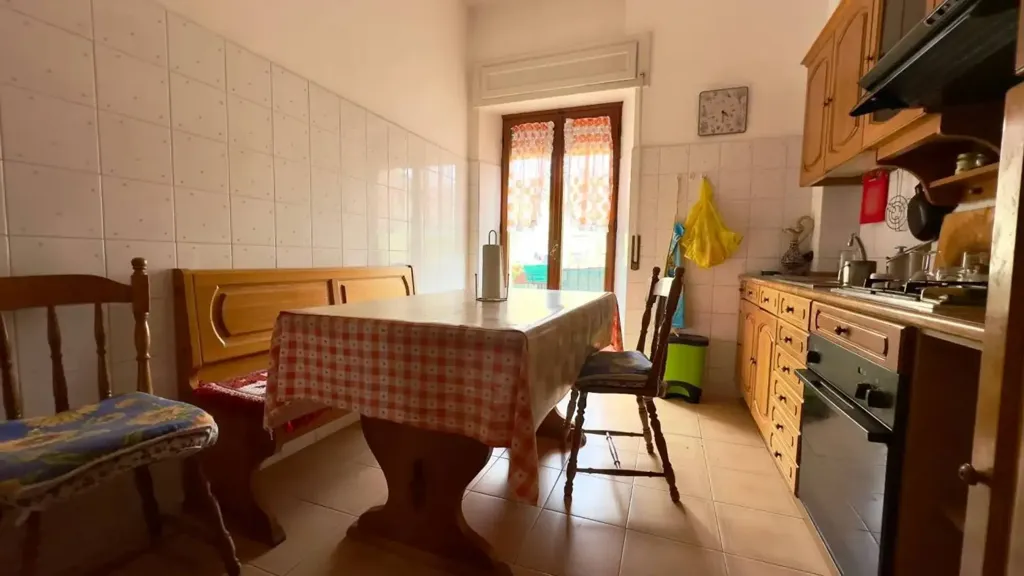 Salle à manger - Four-Bedroom Apartment with Balcony in Ancona