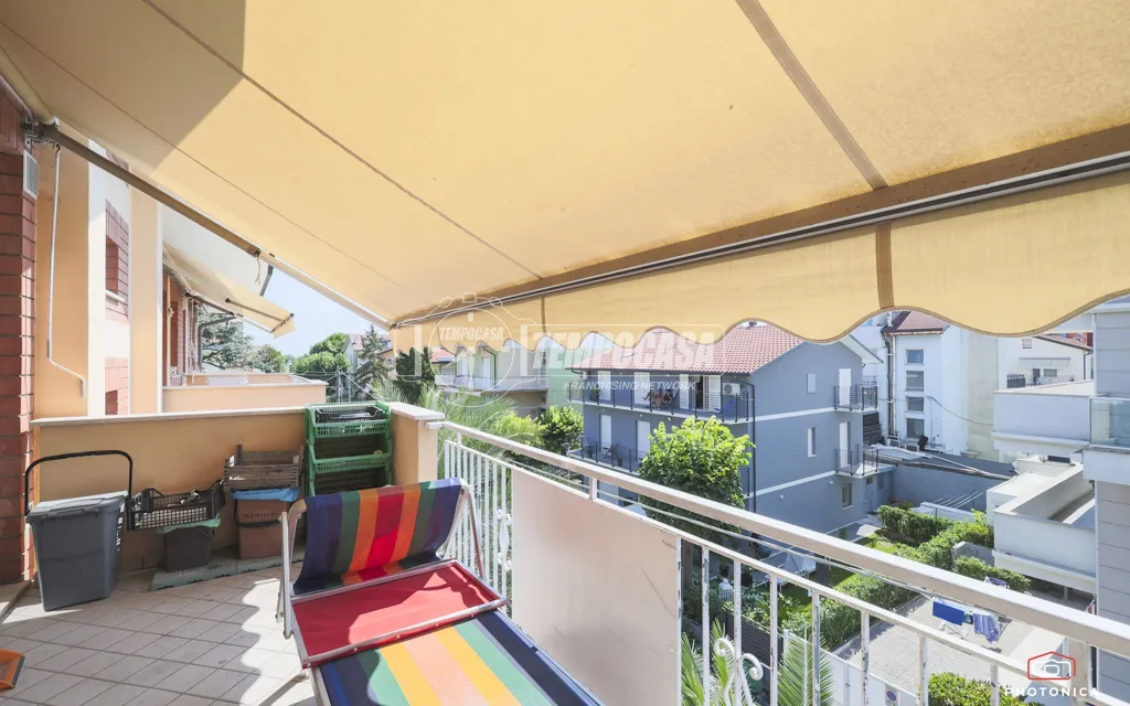Rõdu - Five-Room Apartment with Balconies in Riccione