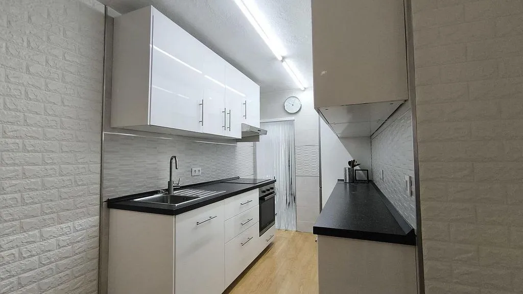 Cuisine - 1-Bedroom Flat with Balcony in Camas