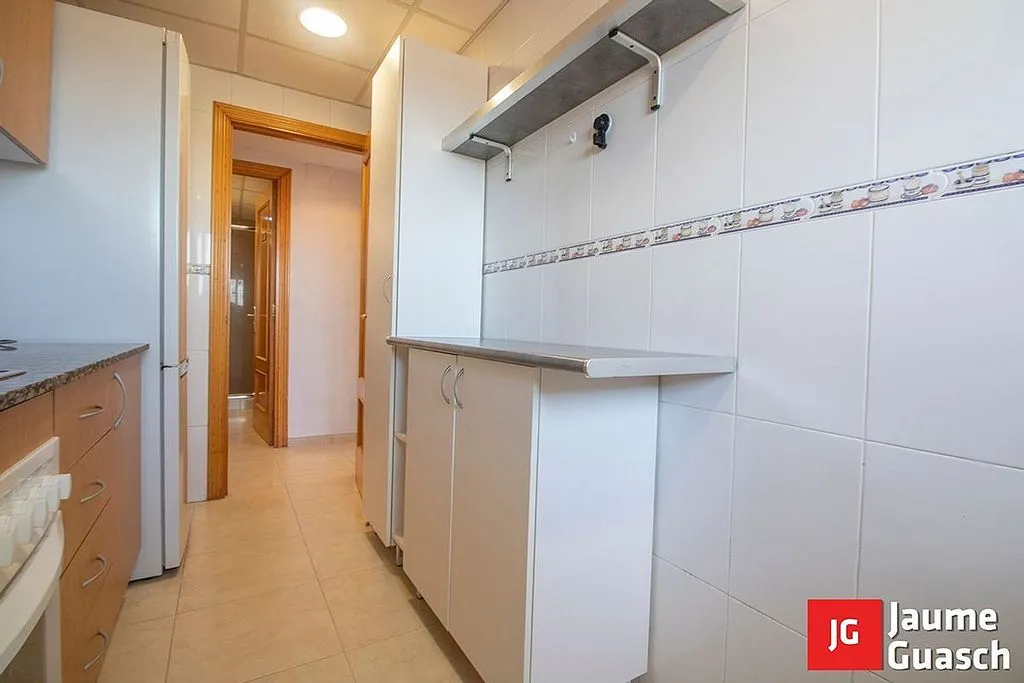 Köök - Apartment with Pool in Centre Torredembarra