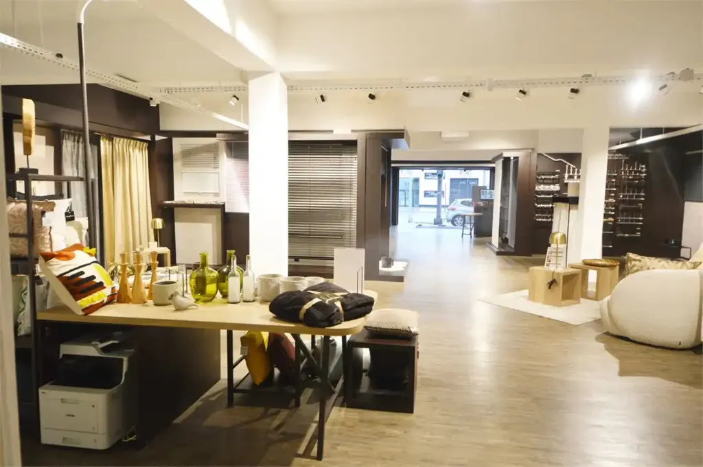 Pièces - Boutique en location avec parking à Ninove