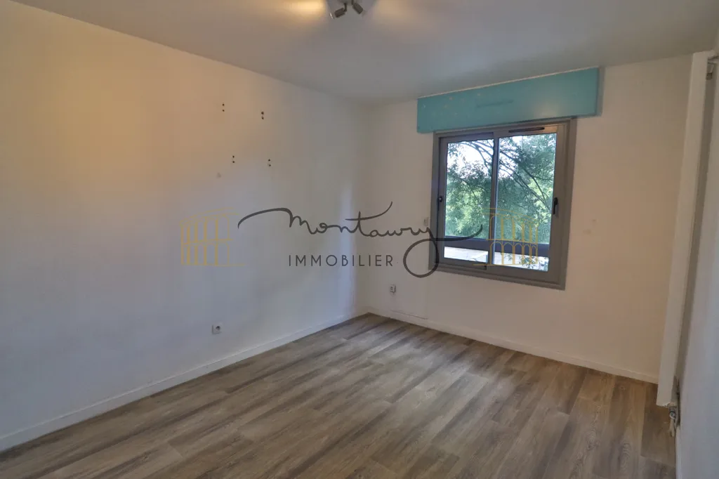 Toad - Spacious 4-Bed Apartment with Terrace in Route de Sauve