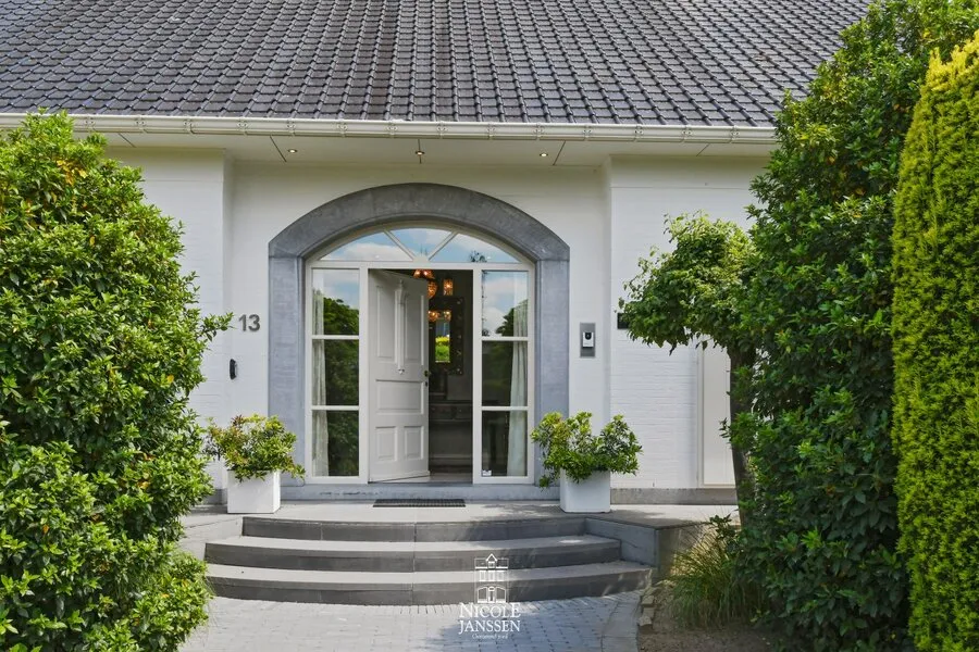 Extérieur - Villa avec Piscine à Maaseik