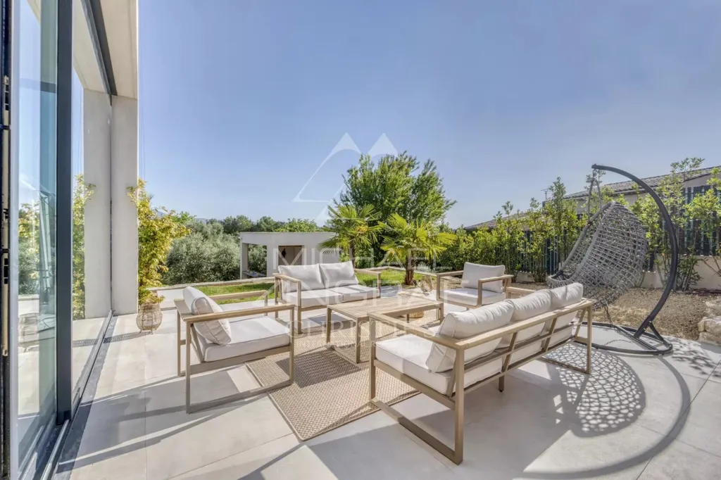 Terrass - Contemporary Villa with Pool near Valbonne