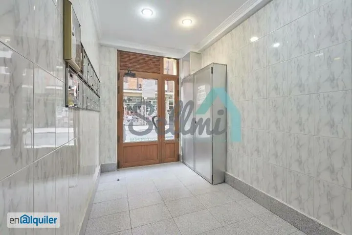 Entrée - Furnished Flat with Patio View in Oviedo
