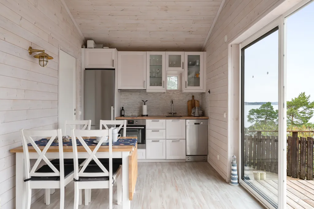 Cuisine - Generations Home with Water View on Risholmen