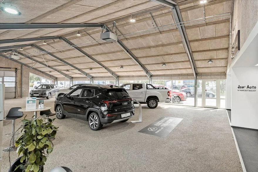Garaaž - Retail Unit with Extensive Outdoor Space in Fibernet