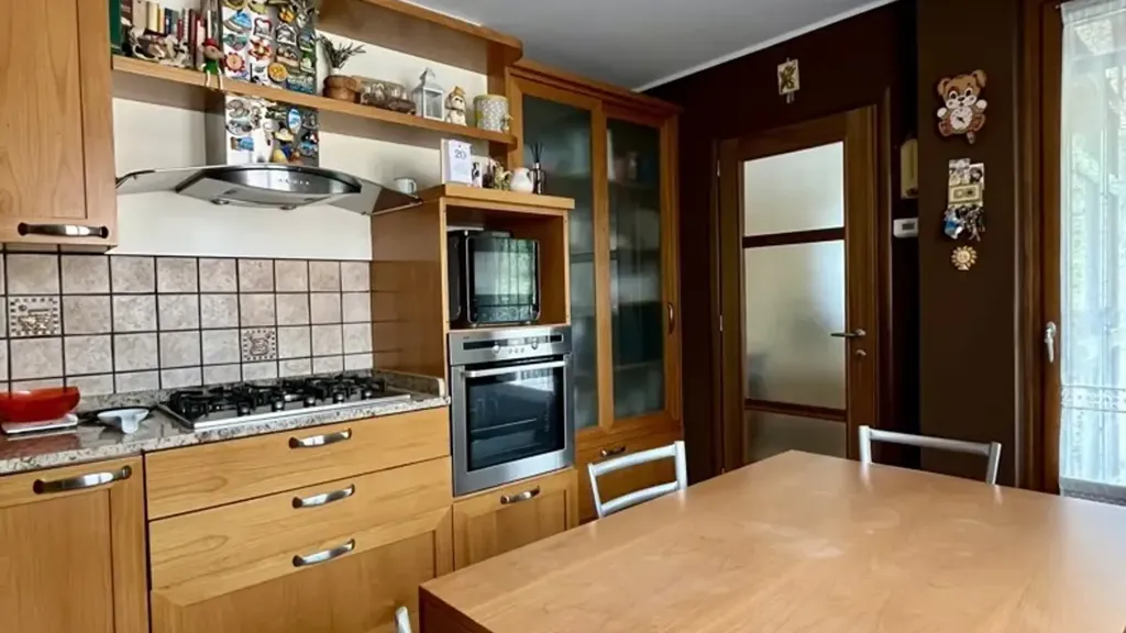 Cuisine - Villa with Panoramic Balcony in Valle Intelvi
