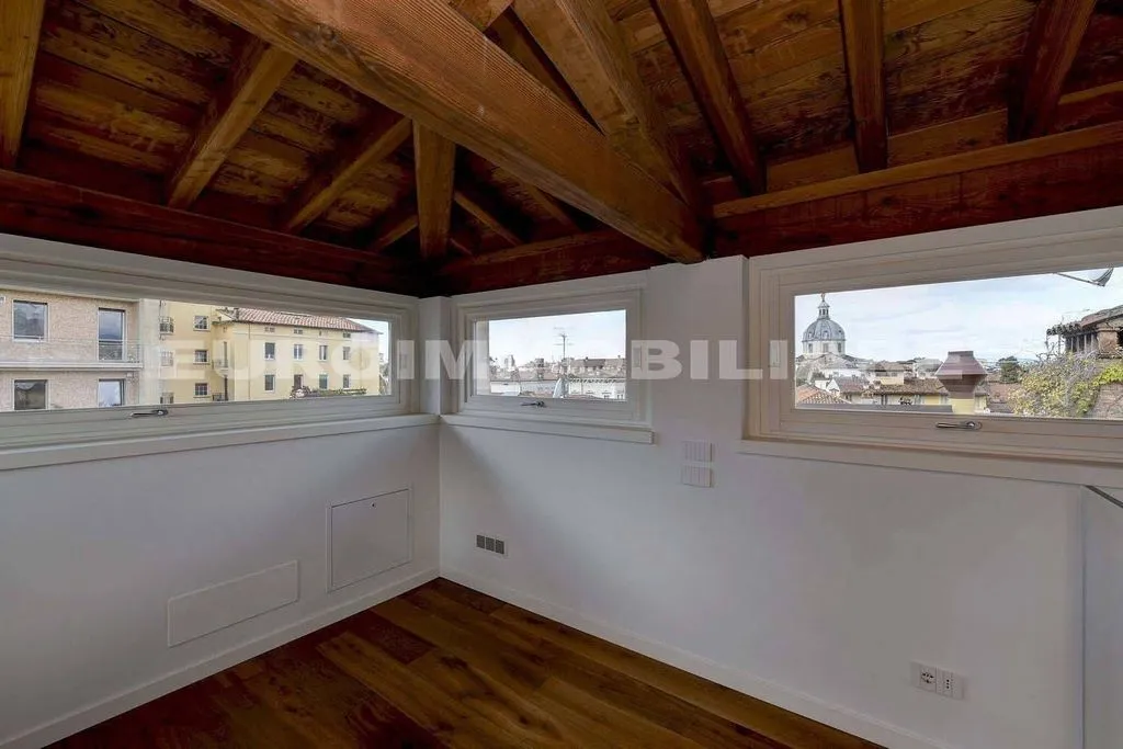 Pièces - Luxury Penthouse with Panoramic View in Brescia