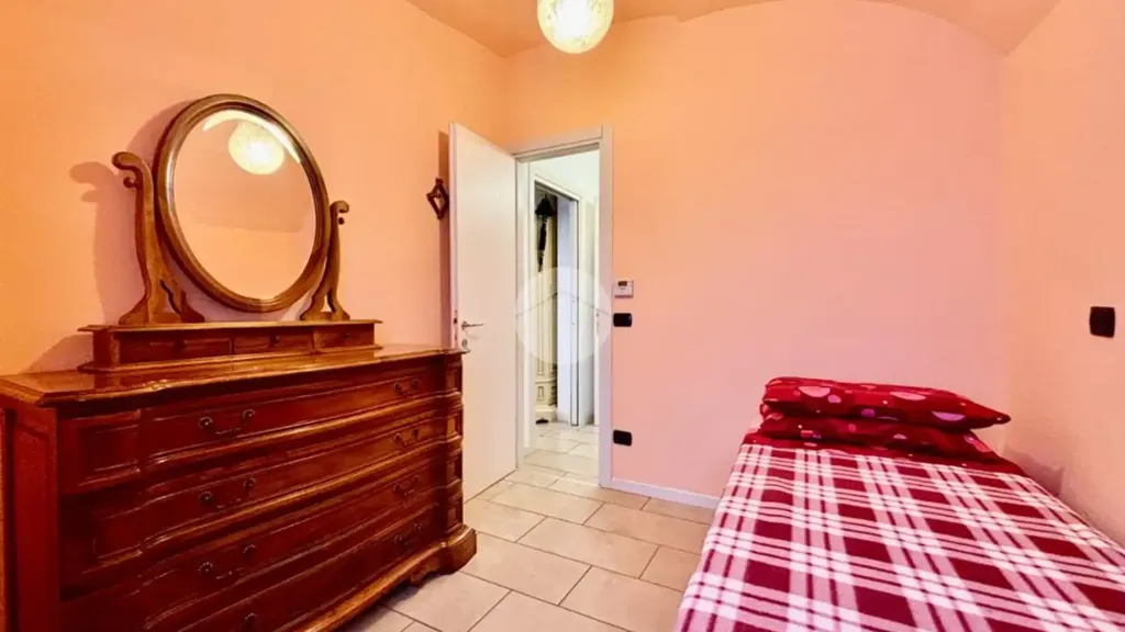 Chambres - Rustic Trilocale with Vaulted Ceiling in Desenzano del Garda