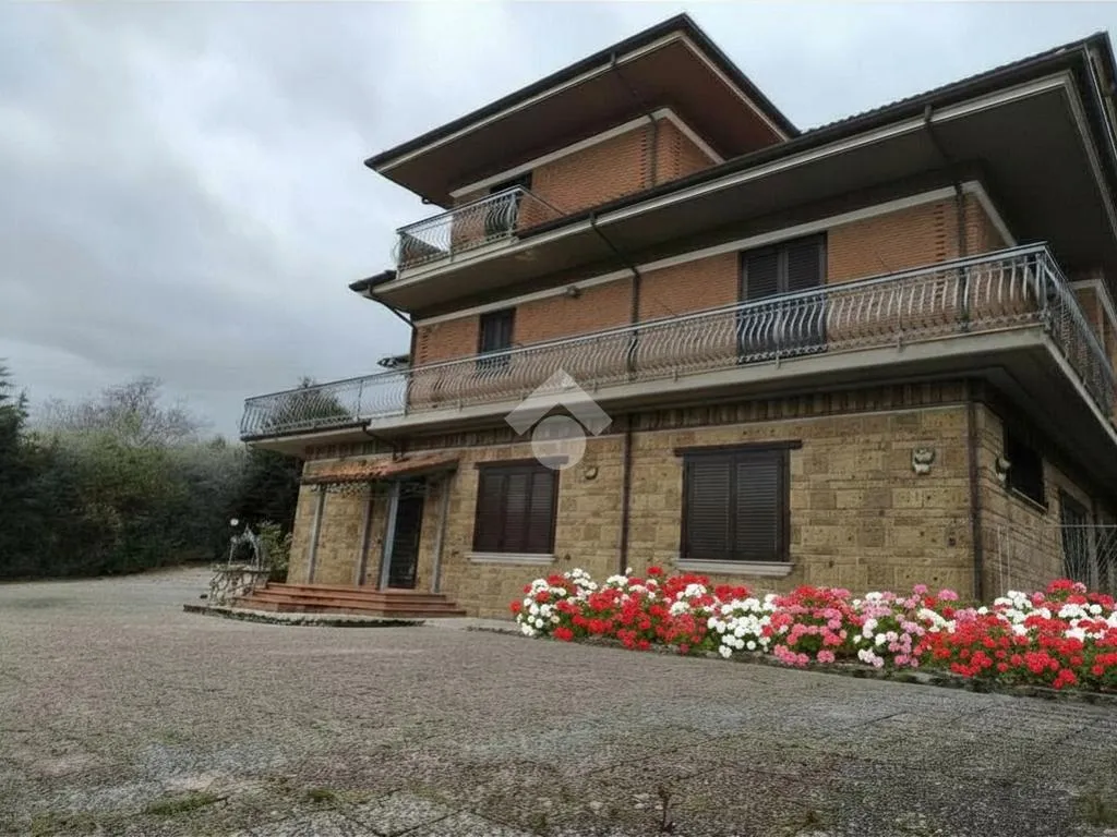 Välivaade - Villa with Garden in Altavilla Irpina