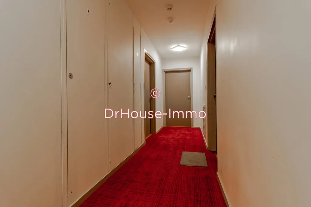 Hallway - 2-Bedroom Apartment with Balcony in Mureaux
