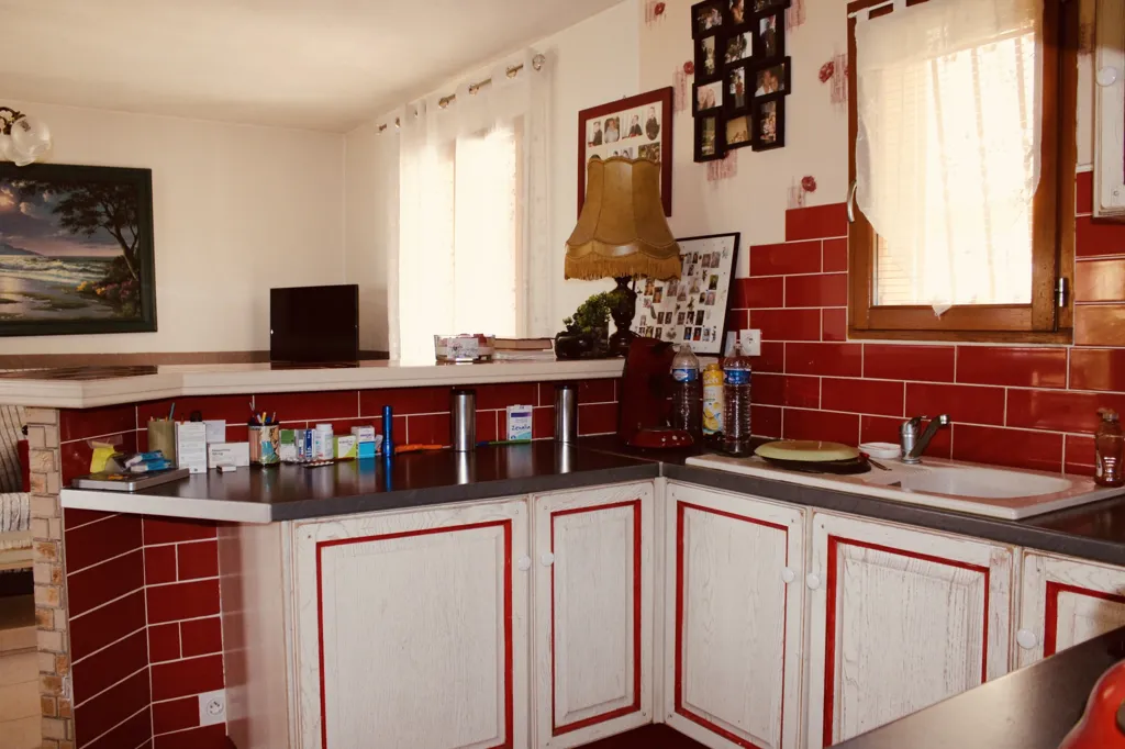 Cuisine - Maison Individuelle avec Grand Terrain Clôturé
