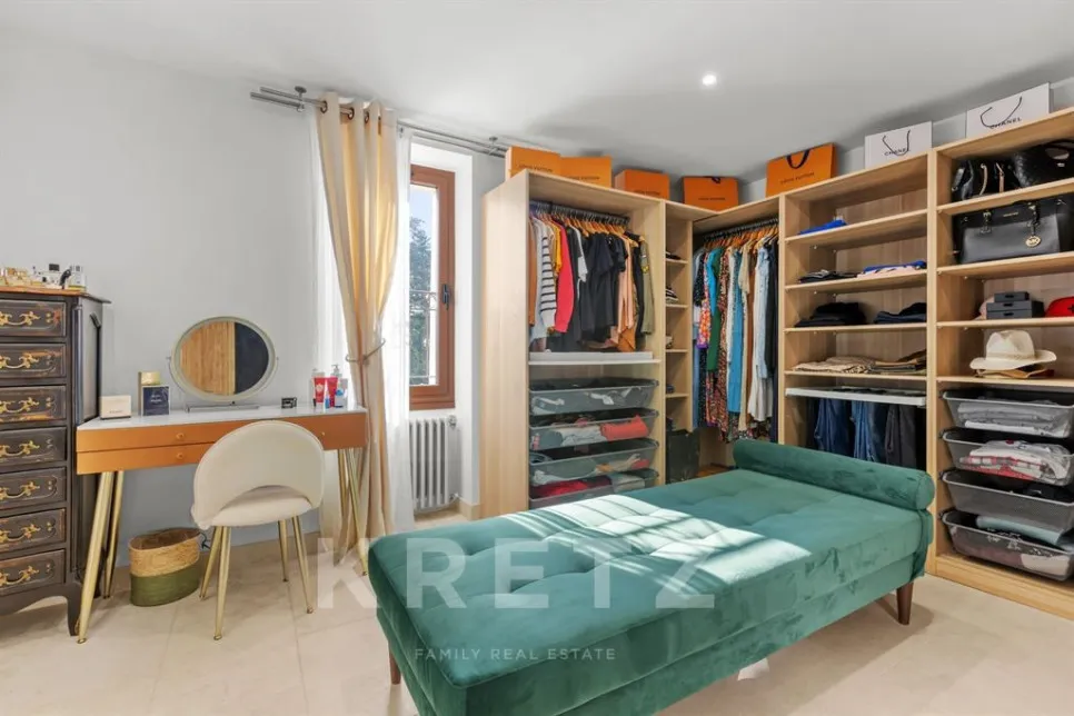 Toad - Rustic Estate with 3 Gites in Pierrevert
