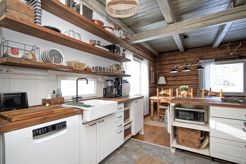 Cuisine - Rustic Timber House with Farmyard in Lastukoski