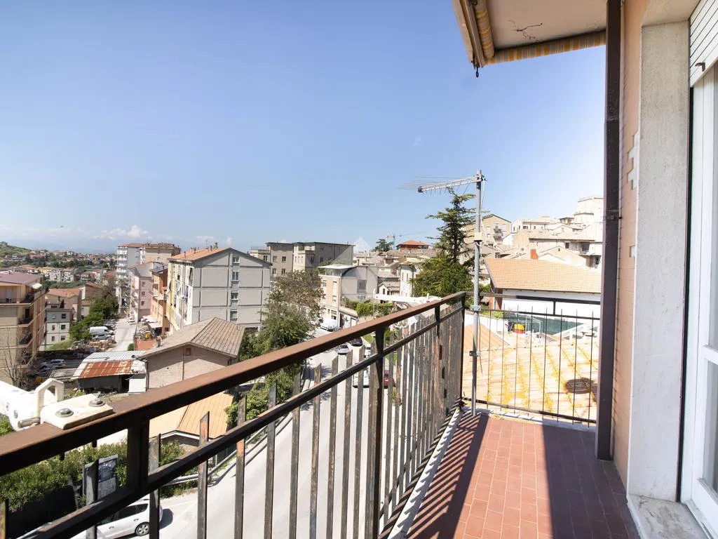 Balcon - Three-Bedroom Apartment with Balcony in Fermo