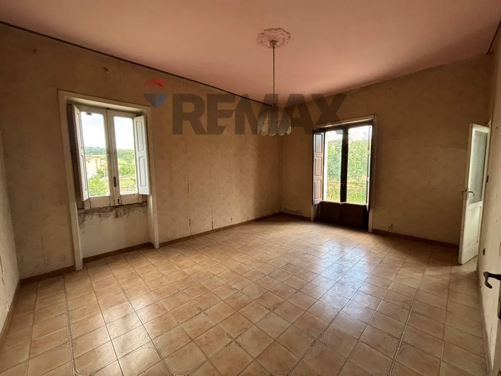Elutuba - Semi-detached House with Garden in Mirabella Eclano