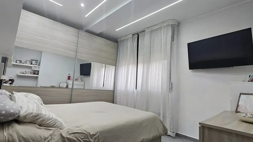 Magamistoad - Modernised Apartment with Panoramic Balcony in Messina