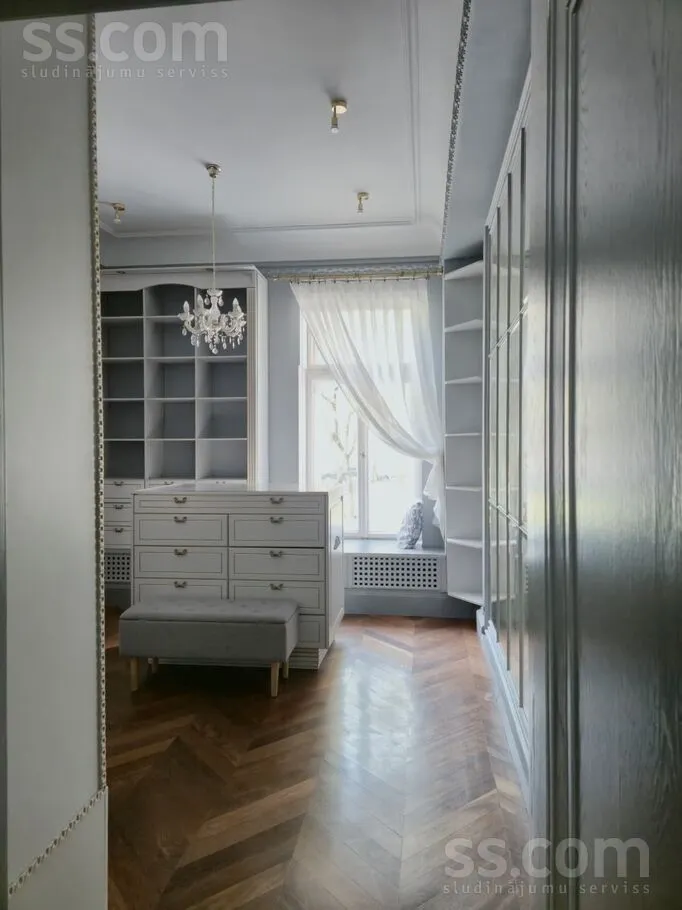 Toad - 4-Bedroom Apartment with Balcony in Riga Centre