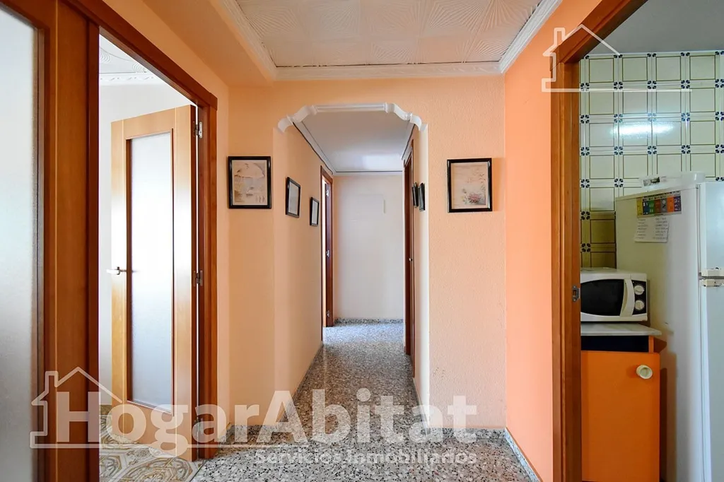 Esik - Spacious Flat with Balcony in Oliva