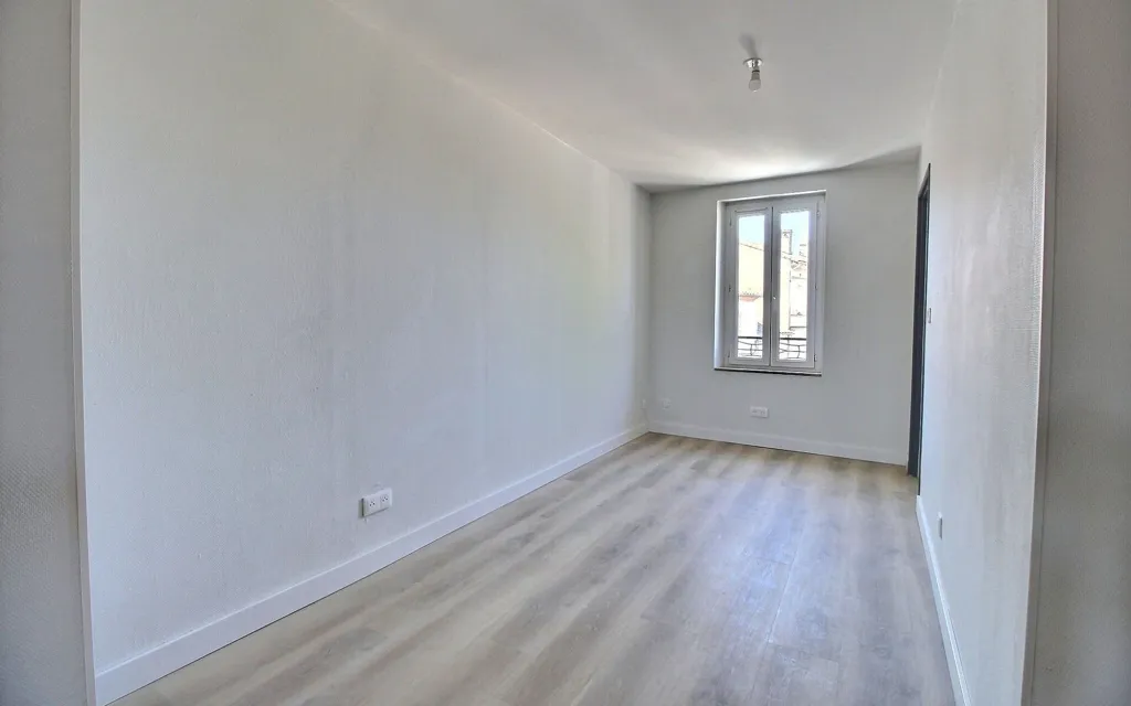 Toad - Renovated 2-Bedroom Apartment in Lavaur