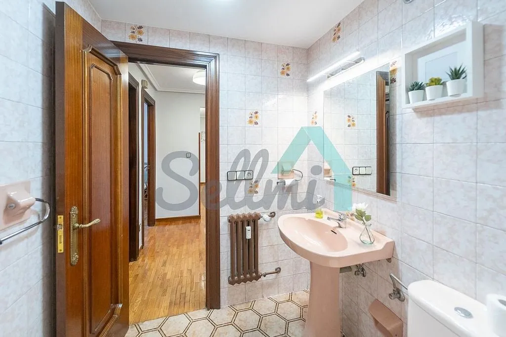 Vannitoad - Furnished Flat with West View in Oviedo