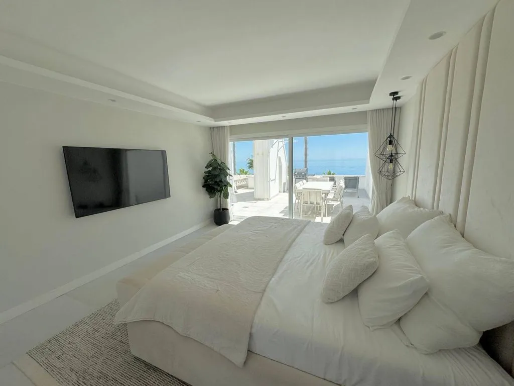 Chambres - Frontline Duplex Penthouse with Sea View in Estepona