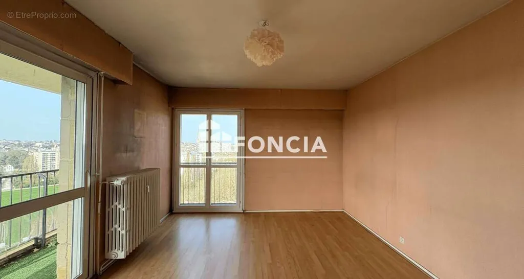Chambres - Appartement 3P à rénover avec balcon à Chartres