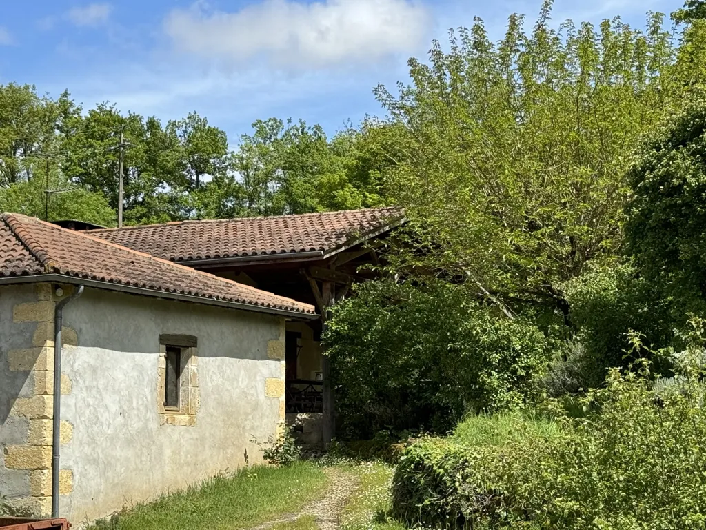 Välivaade - 16th Century Manor with Pool near Auch