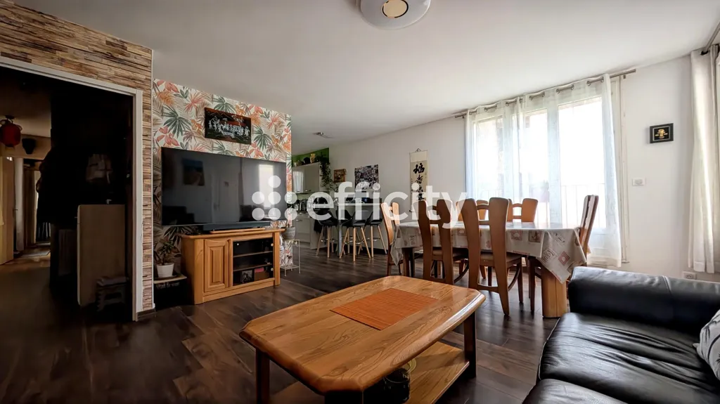 Soggiorno - Spacious 3-Bed Flat with Terrace in Lognes