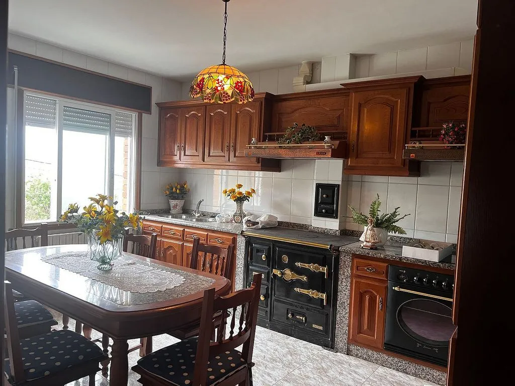 Cuisine - Chalet with Pool and Terrace in Pantón