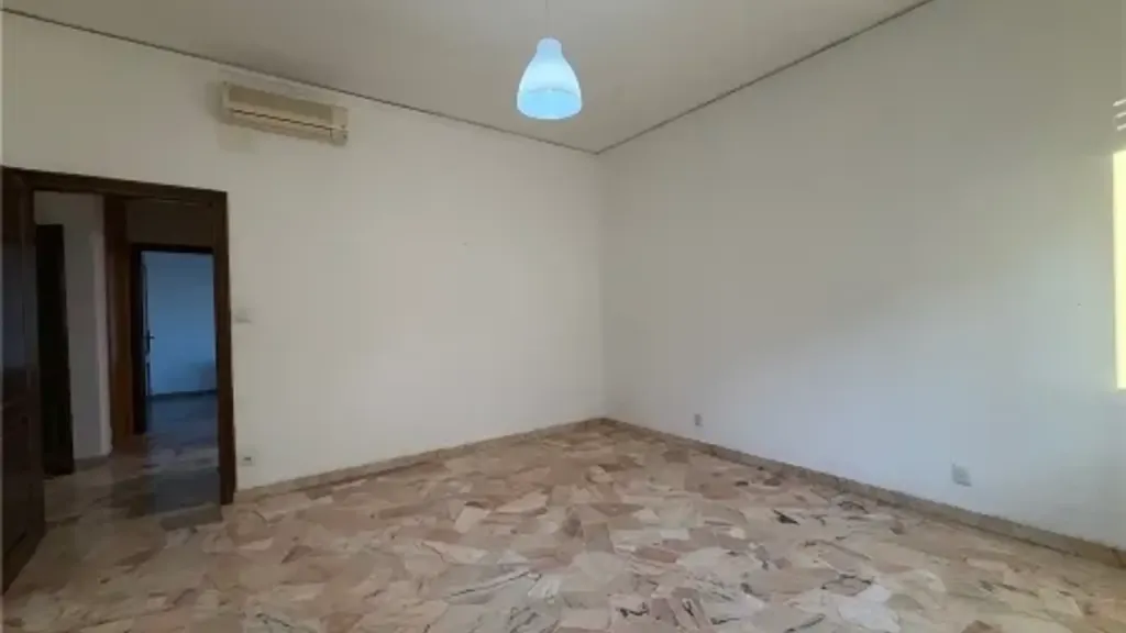 Toad - Partially Renovated Apartment with Balcony in Florence