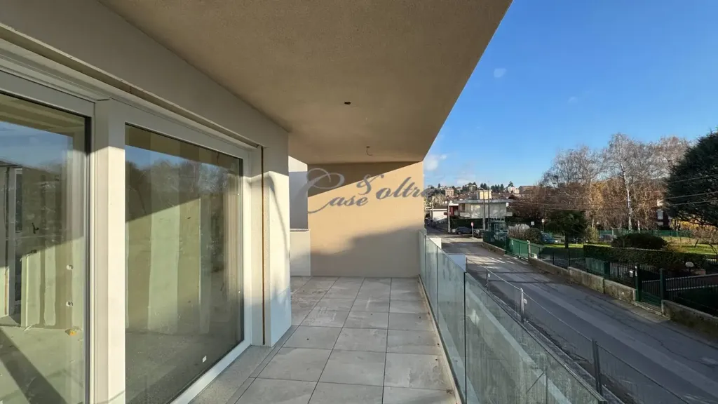 Balcon - New Villa with Terrace in Cantù