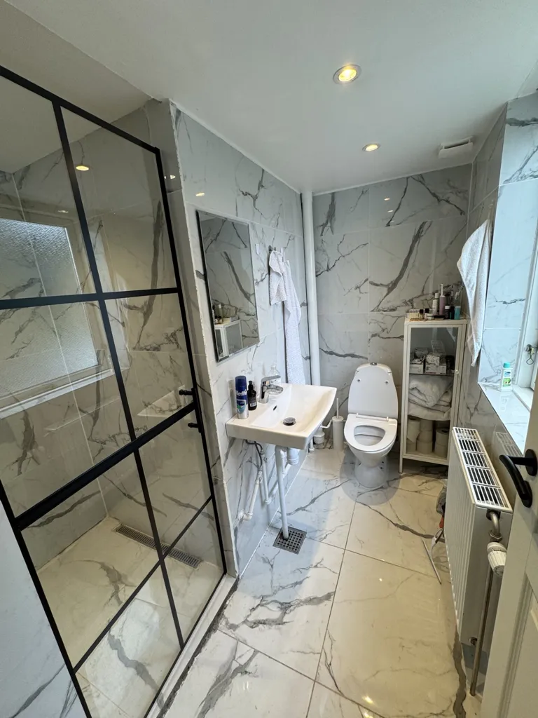 Bathrooms - Villa with Large Terrace in Dele