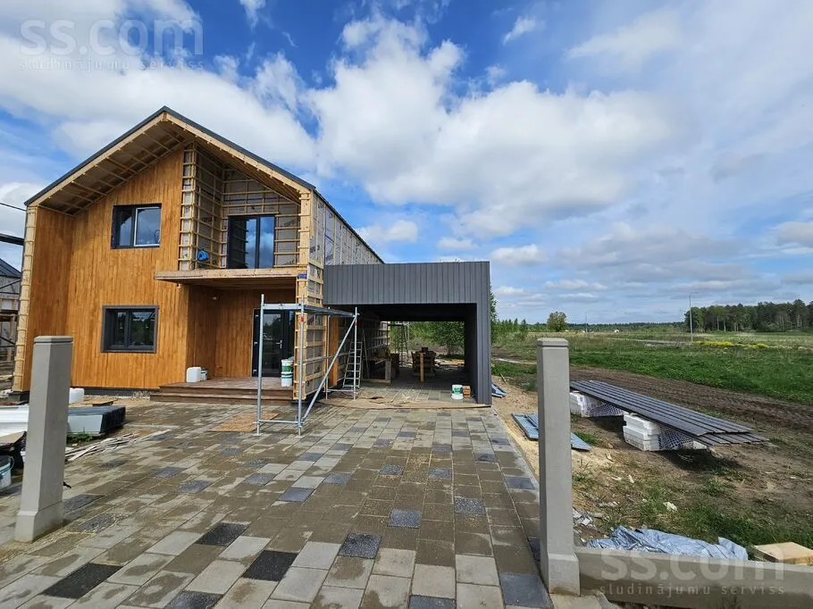 Välivaade - Two-Storey House with Terrace in Ielejas