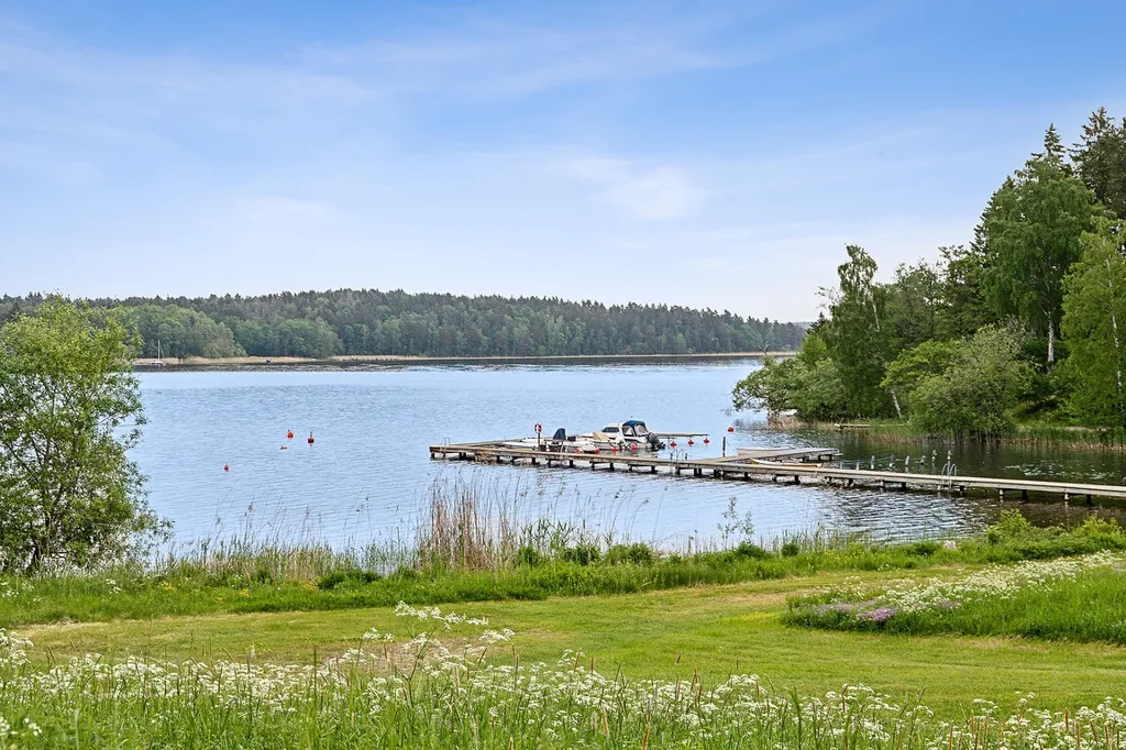 Giardino - Cottage with Lakeside Access near Mälaren