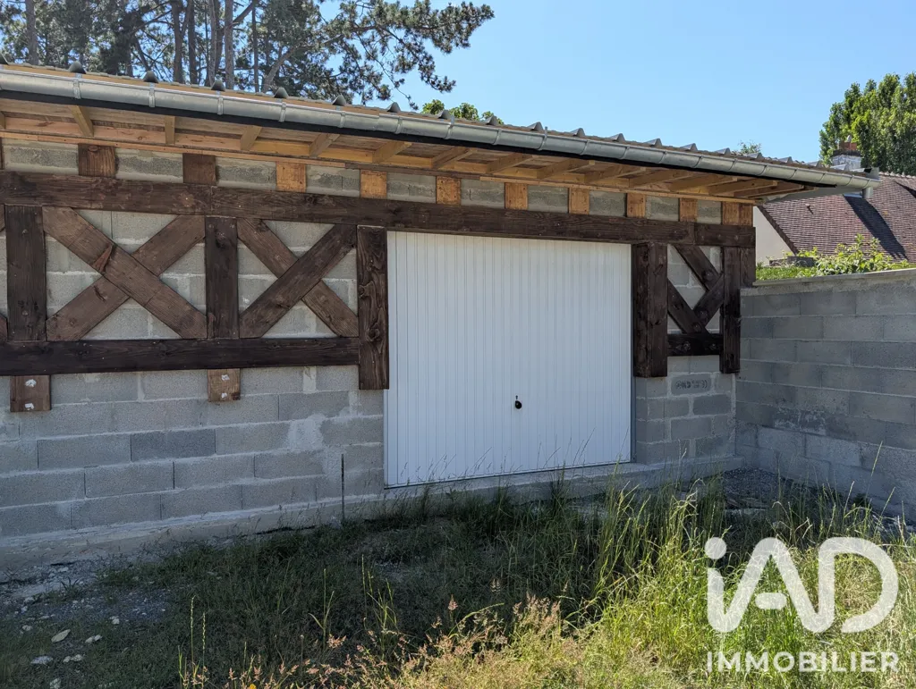 Aed - Buildable Plot with Existing Structure in Varaville