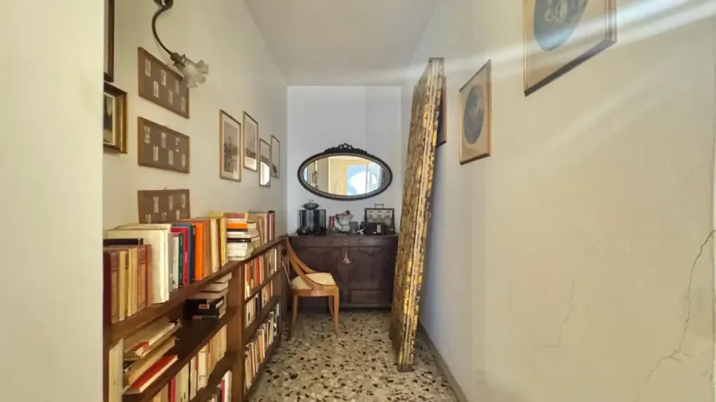 Entrée - Period Apartment with Balcony in Florence