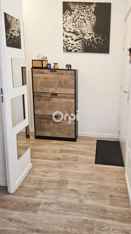 Ingresso - 2-Bedroom Flat with Balcony in City Centre