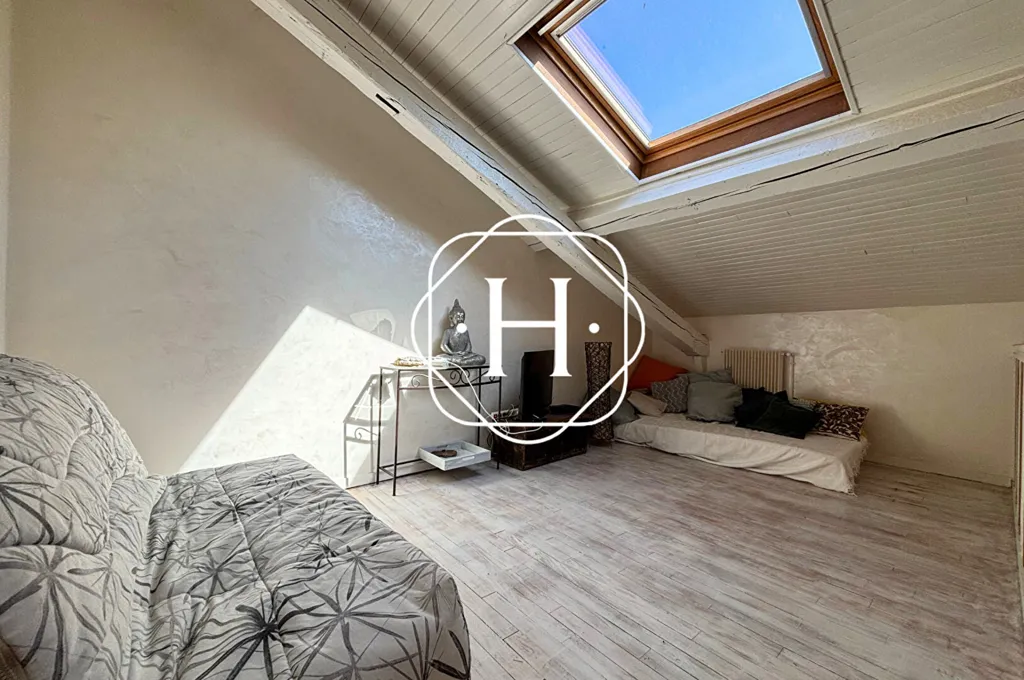 Pièces - Duplex Rénové avec Mezzanine à Bourg-en-Bresse