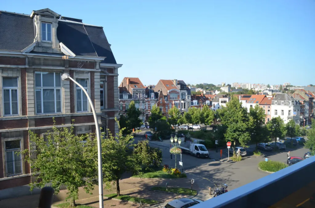 Välivaade - Furnished Apartment with Balcony in Uccle