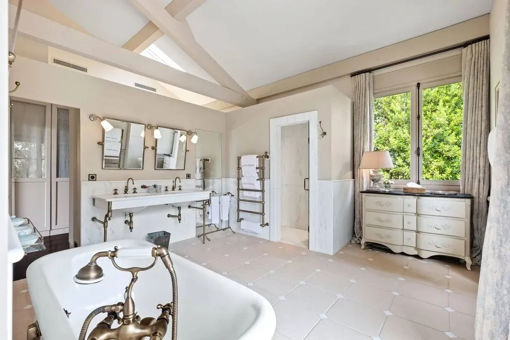 Bathrooms - Luxury Villa with Heated Pool in Cap d'Antibes